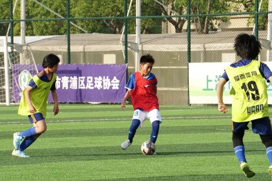 专业采用门槛更低的时间免费、道具收费运营模式。服务