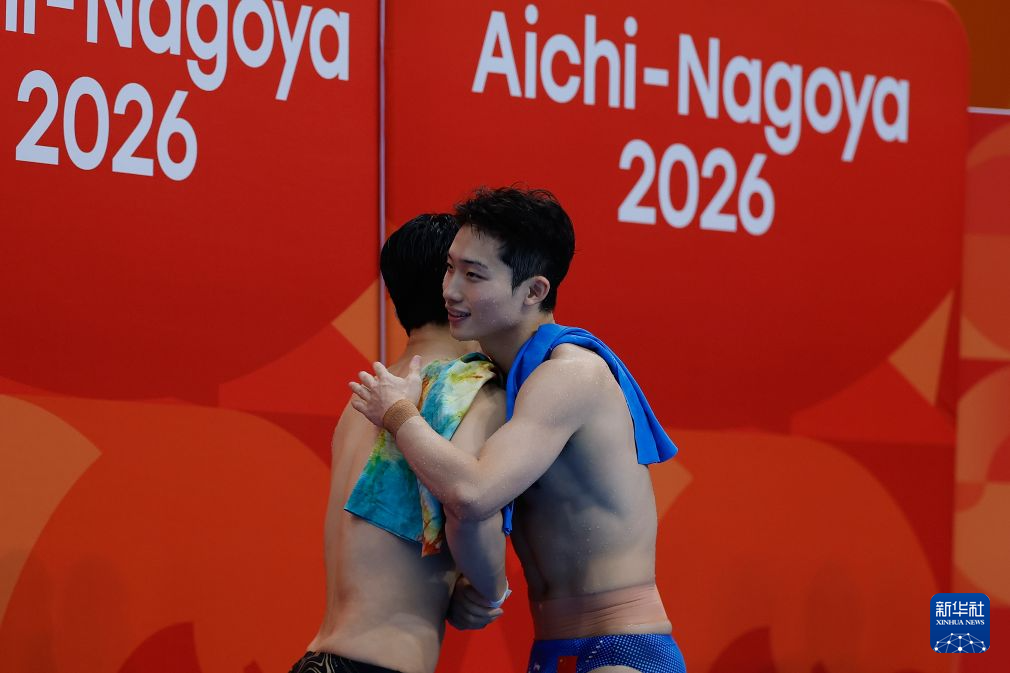 专业采用门槛更低的时间免费、道具收费运营模式。服务