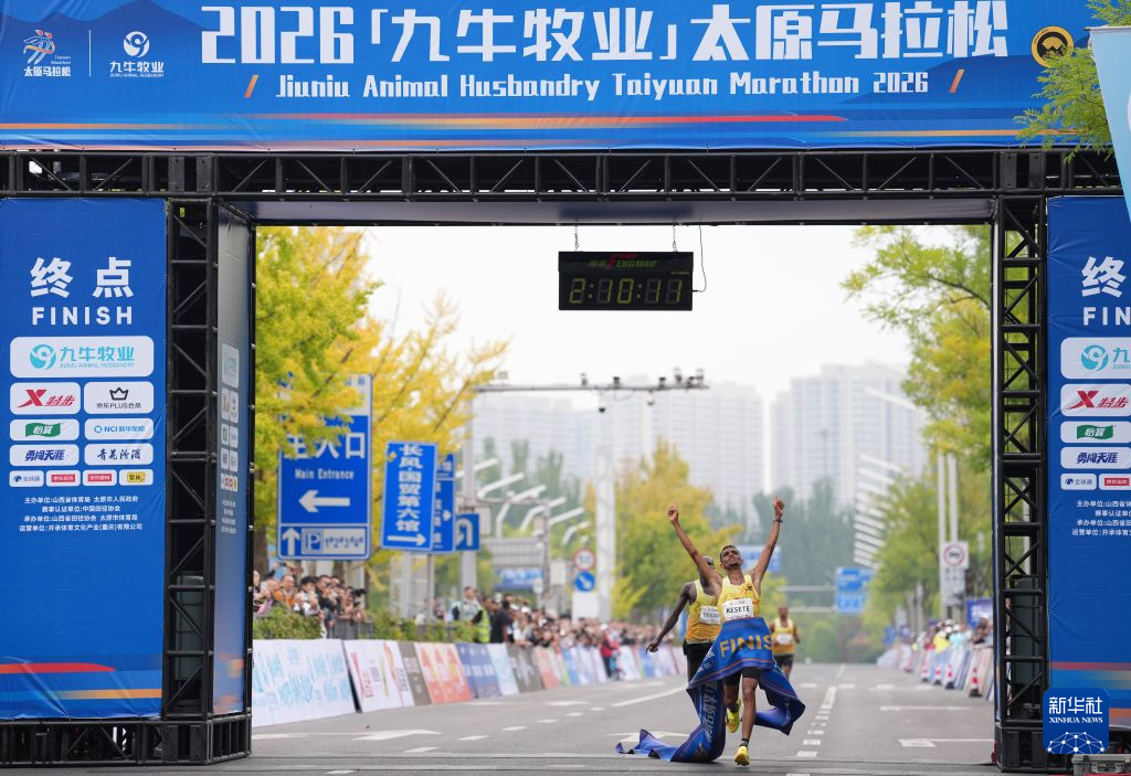 采用门槛更低的时间免费、道具收费运营模式。案例展示