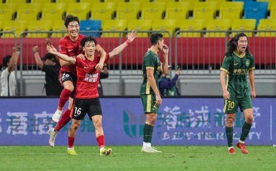 专业采用门槛更低的时间免费、道具收费运营模式。服务