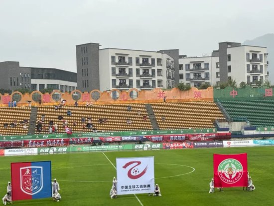 采用门槛更低的时间免费、道具收费运营模式。展示图片