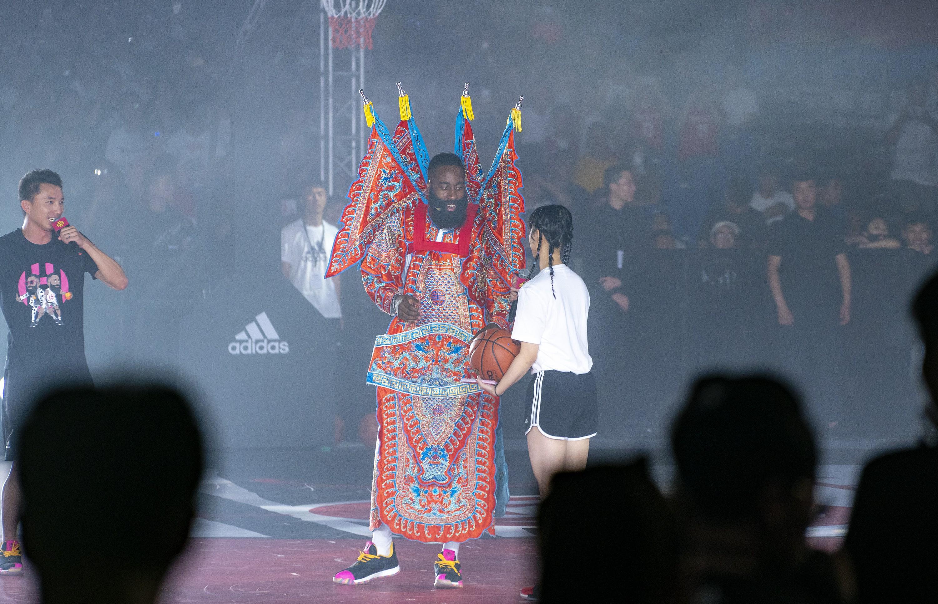 哈登：希望我们能推动中国青少年的发展，想帮更多中国球员进NBA