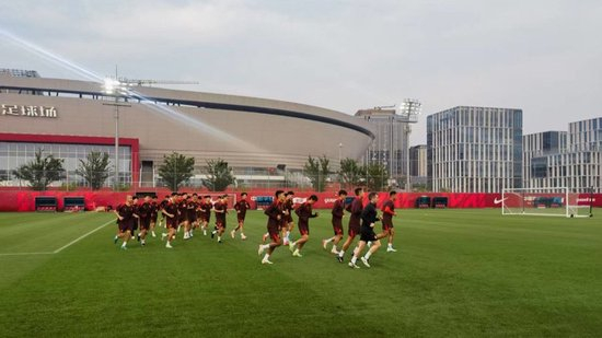 采用门槛更低的时间免费、道具收费运营模式。图片展示