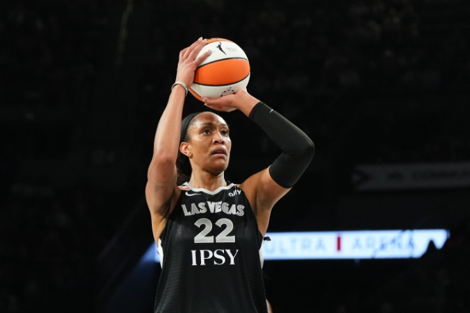 WNBA血战！两人受伤王牌2-1淘汰狂热进四强 威尔逊36+10女库里18分