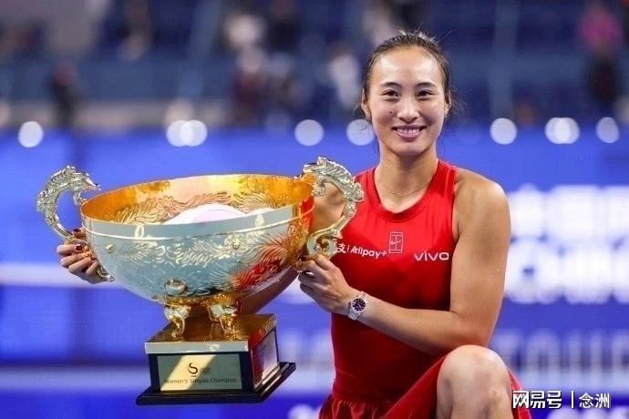 与樊振东同场！郑钦文现场观看西班牙国家德比 世界排名重返前20